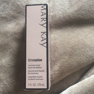 Mary Kay luminous wear foundation in ivory 6.
